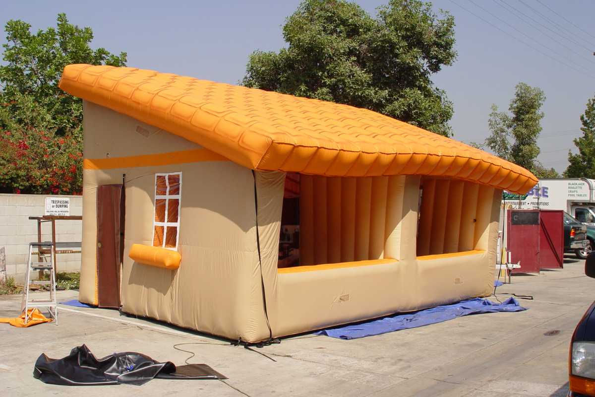 Enhancing Educational Settings with Thematic Inflatable Structures